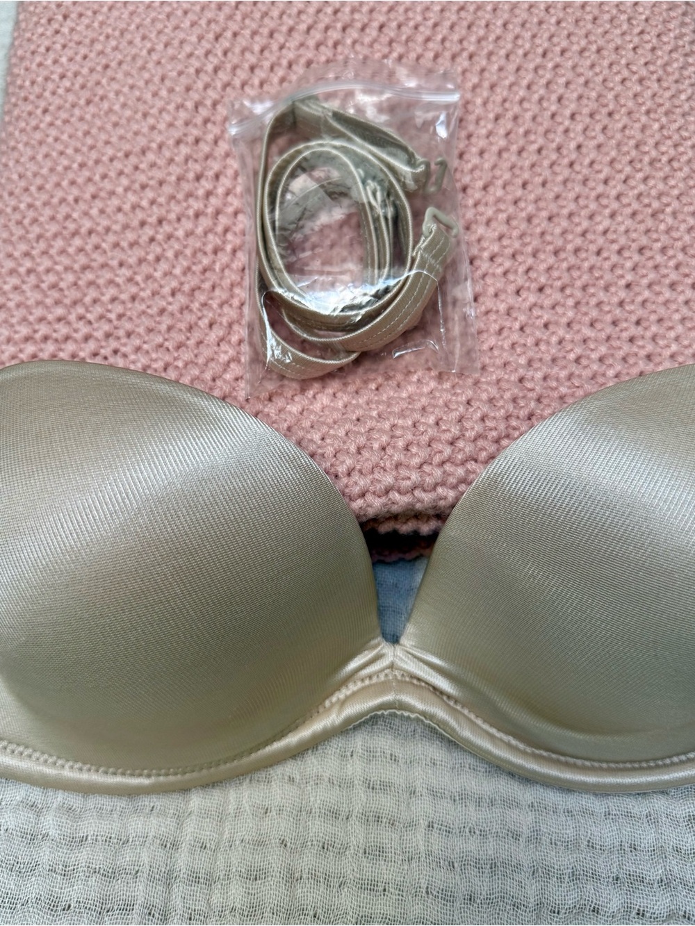 WONDERBRA Strapless  Size 36B